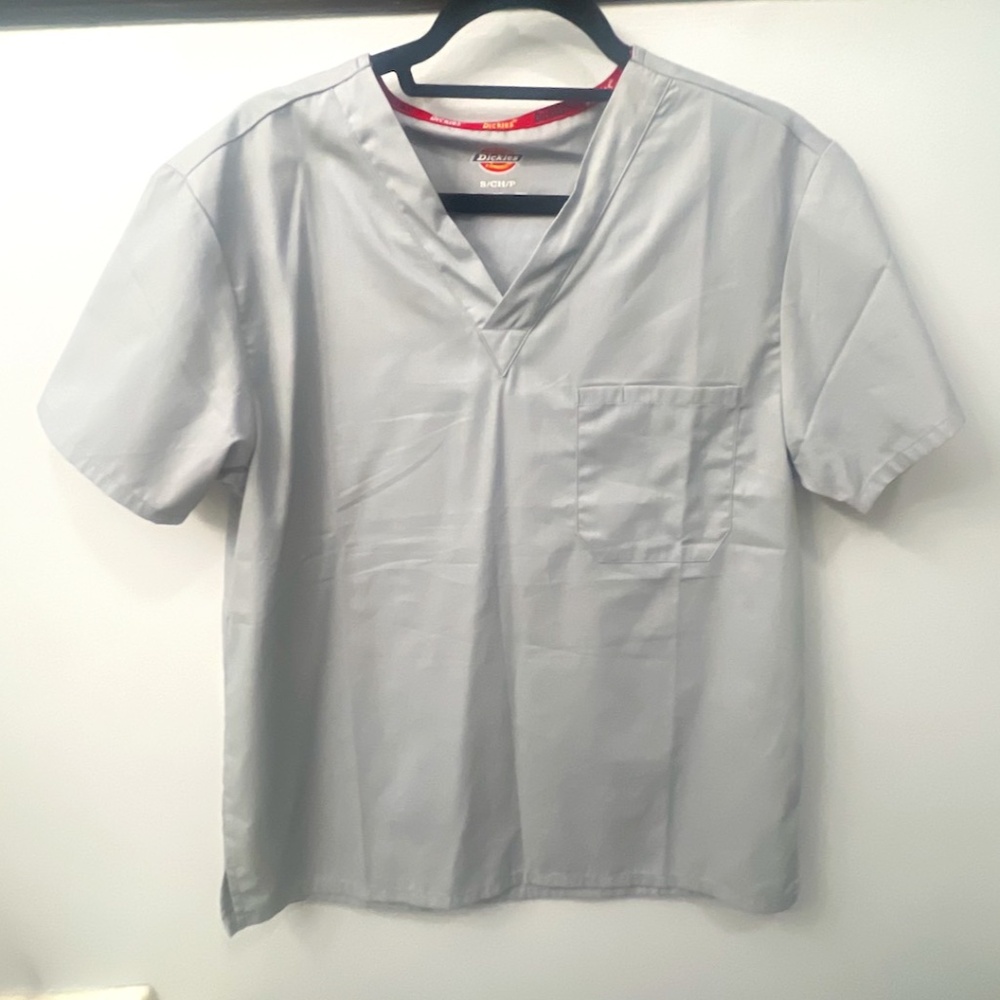 DICKIES EDS SIGNATURE UNISEX V-NECK SCRUB TOP, SIZE SMALL, GREY